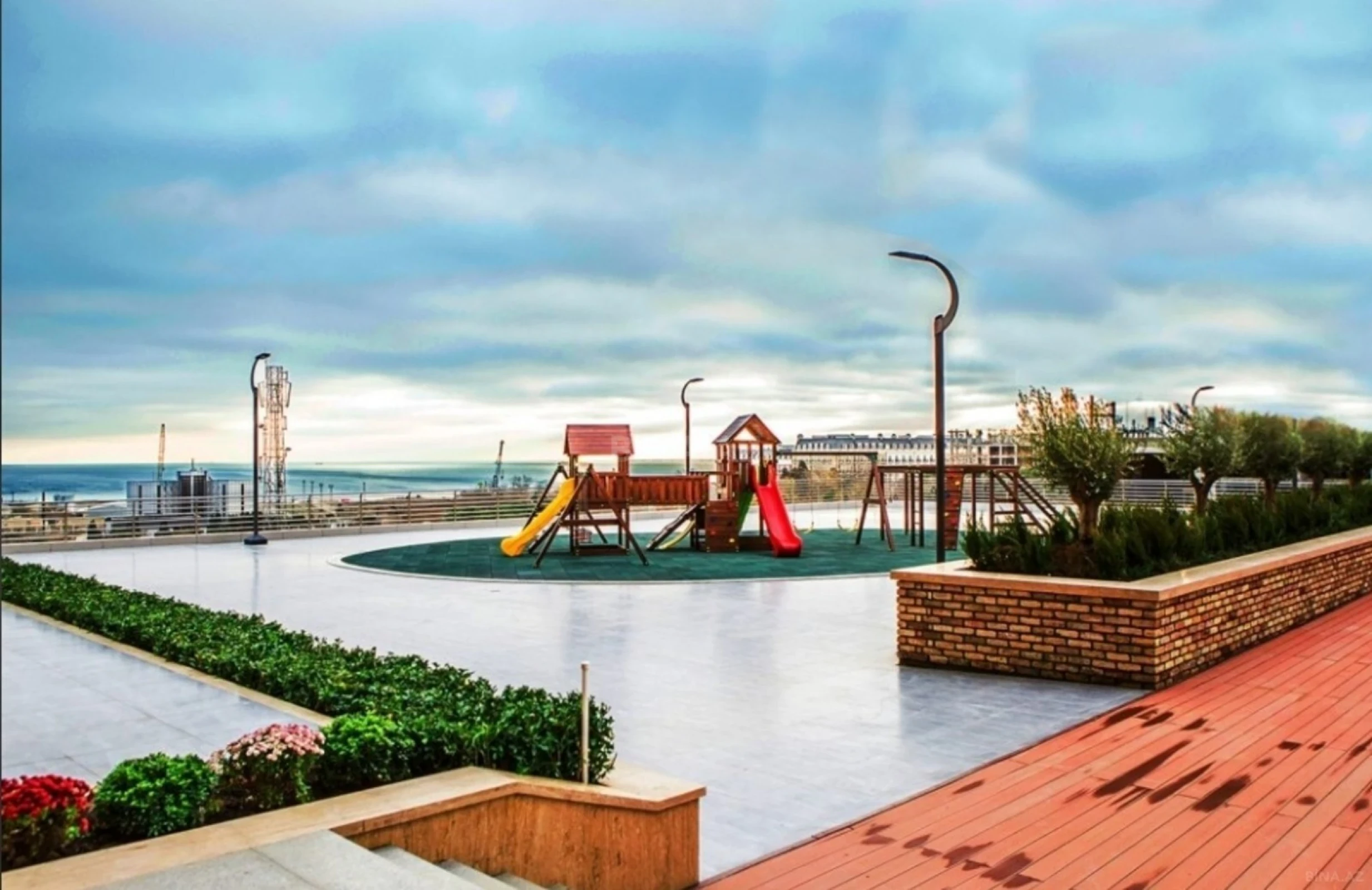 Satılır 4 otaqlı mənzil 190 m²