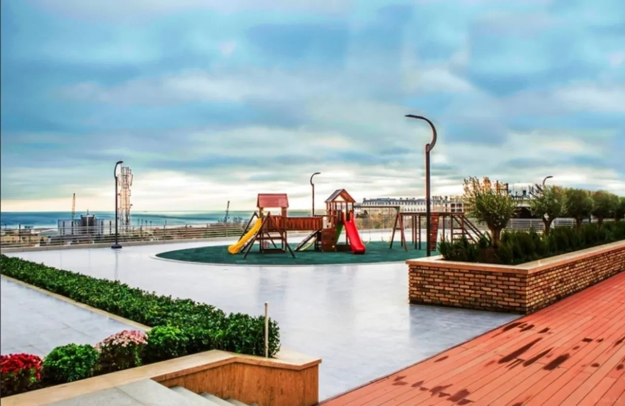 Satılır 4 otaqlı mənzil 190 m²