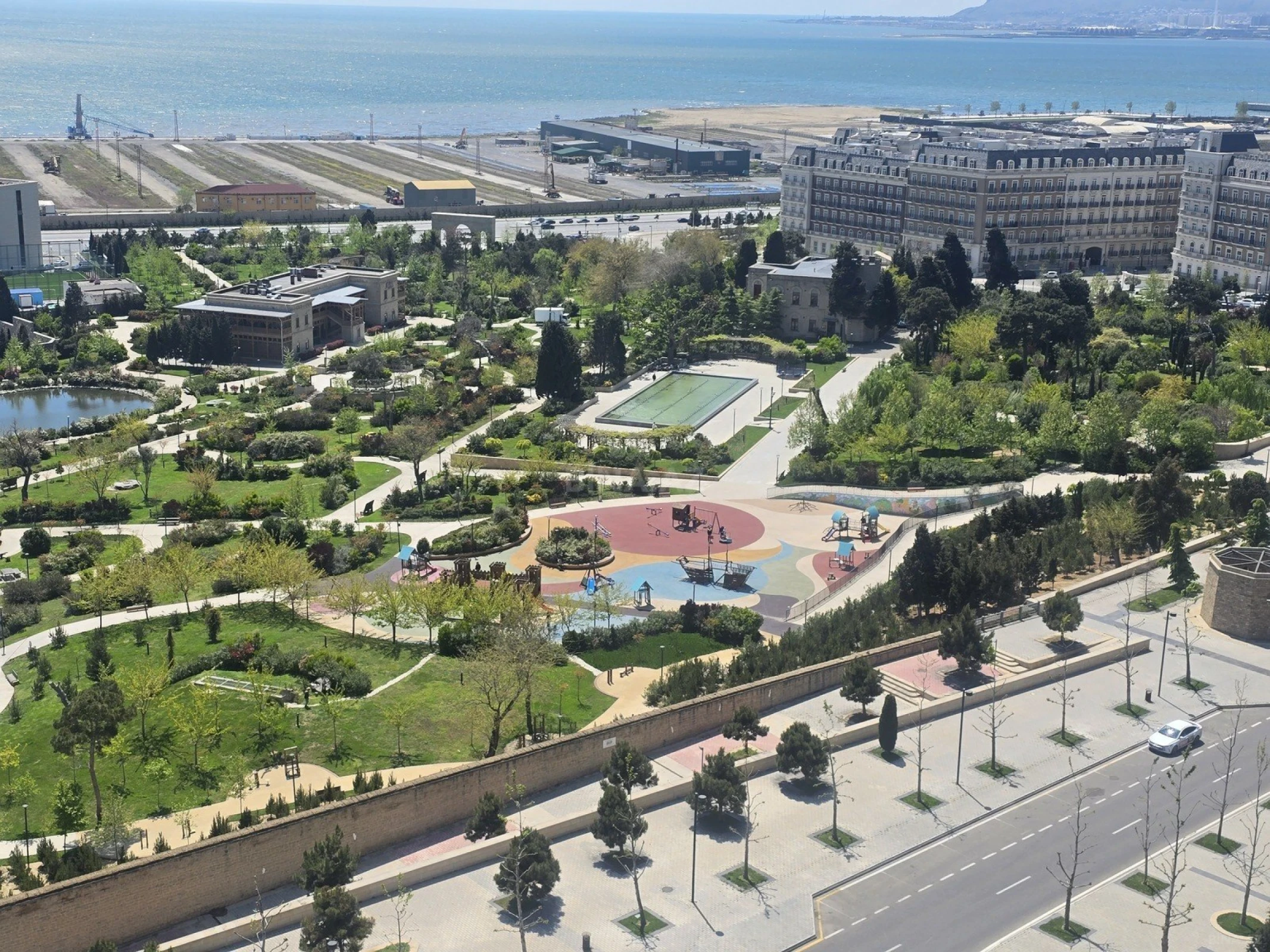 Satılır 4 otaqlı mənzil 190 m²