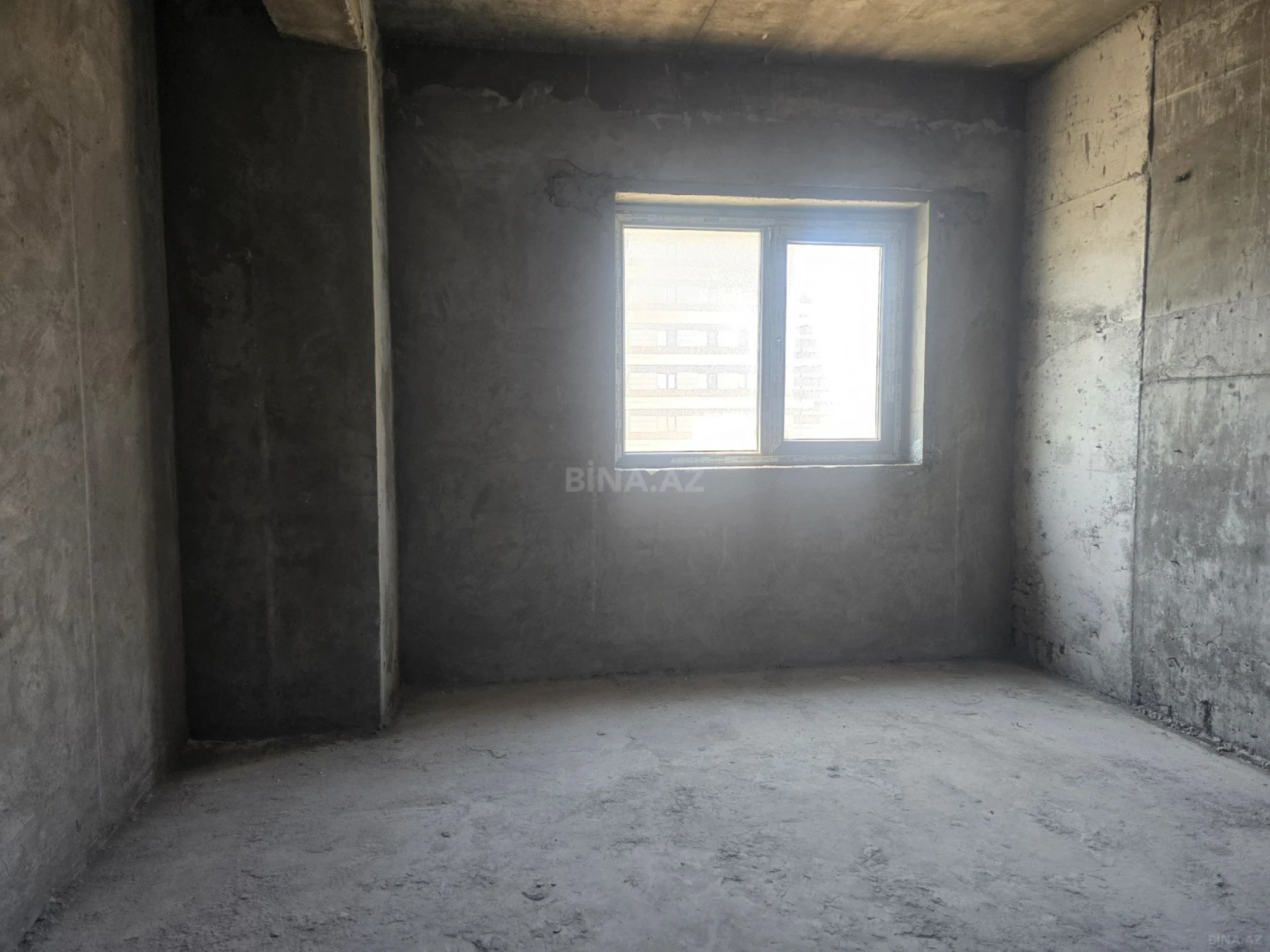 Satılır 4 otaqlı mənzil 190 m²