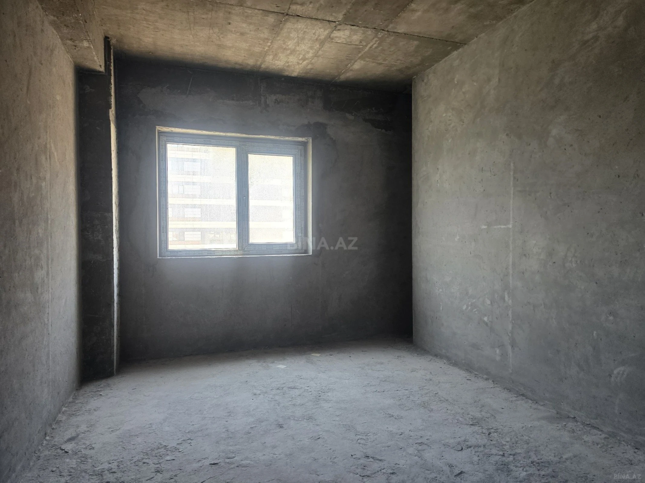 Satılır 4 otaqlı mənzil 190 m²