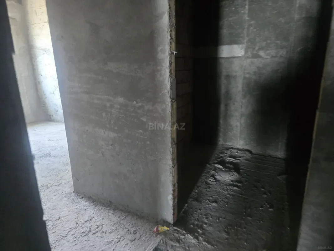 Satılır 4 otaqlı mənzil 190 m²