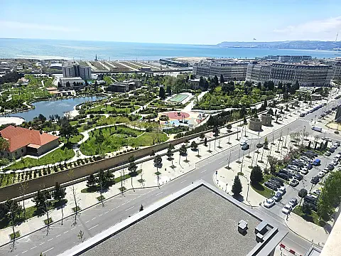 Satılır 4 otaqlı mənzil 190 m²