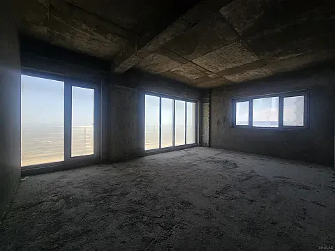 Satılır 4 otaqlı mənzil 190 m²