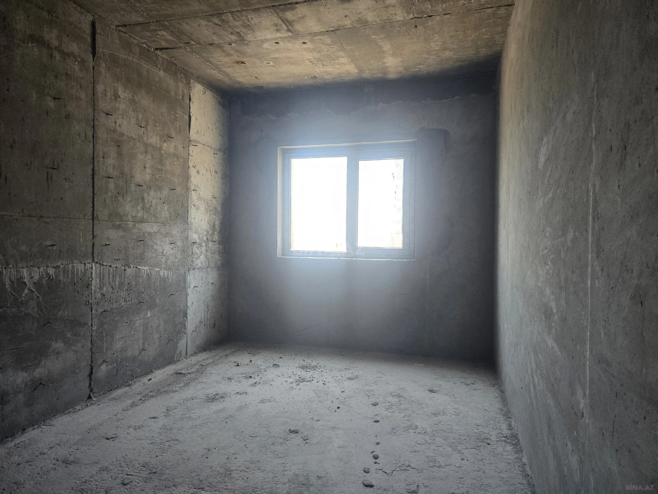 Satılır 4 otaqlı mənzil 190 m²
