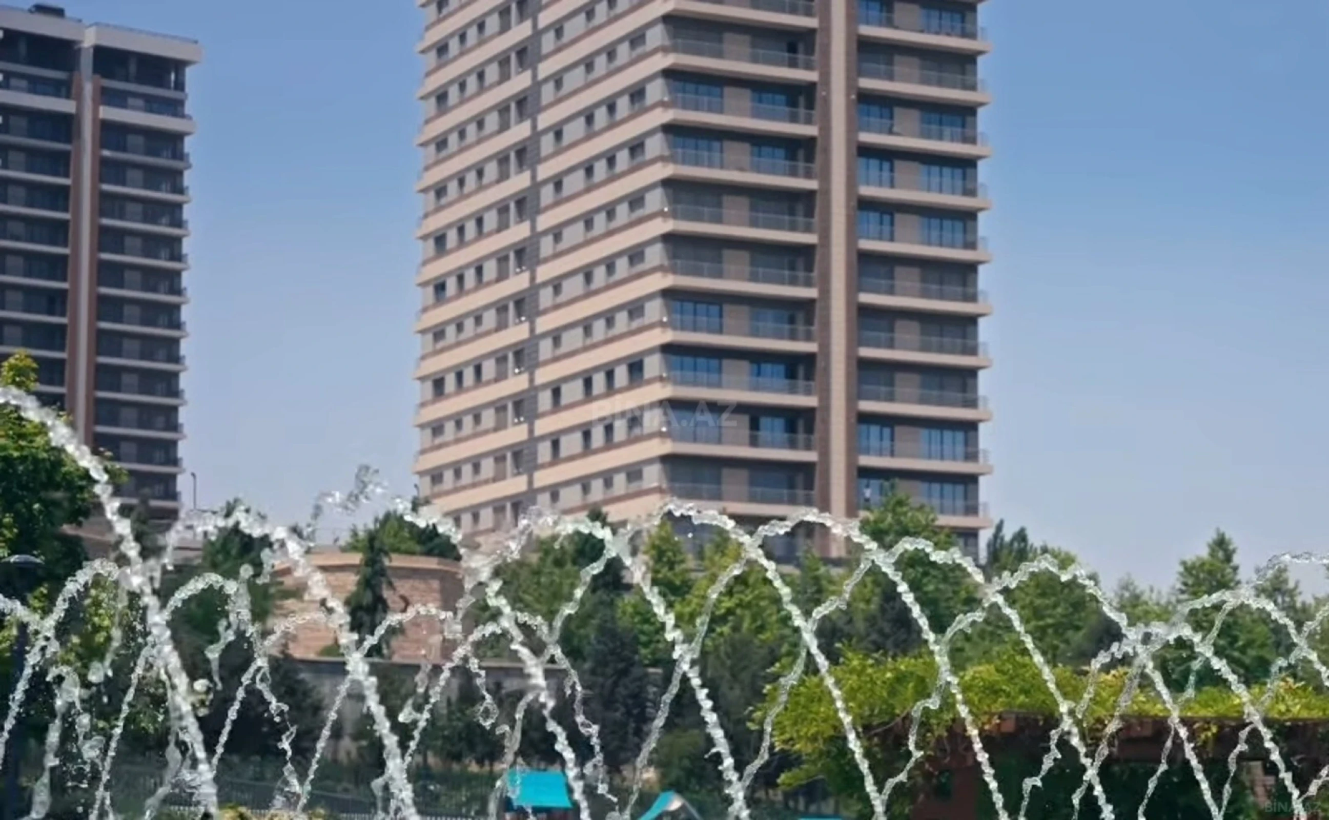 Satılır 4 otaqlı mənzil 190 m²