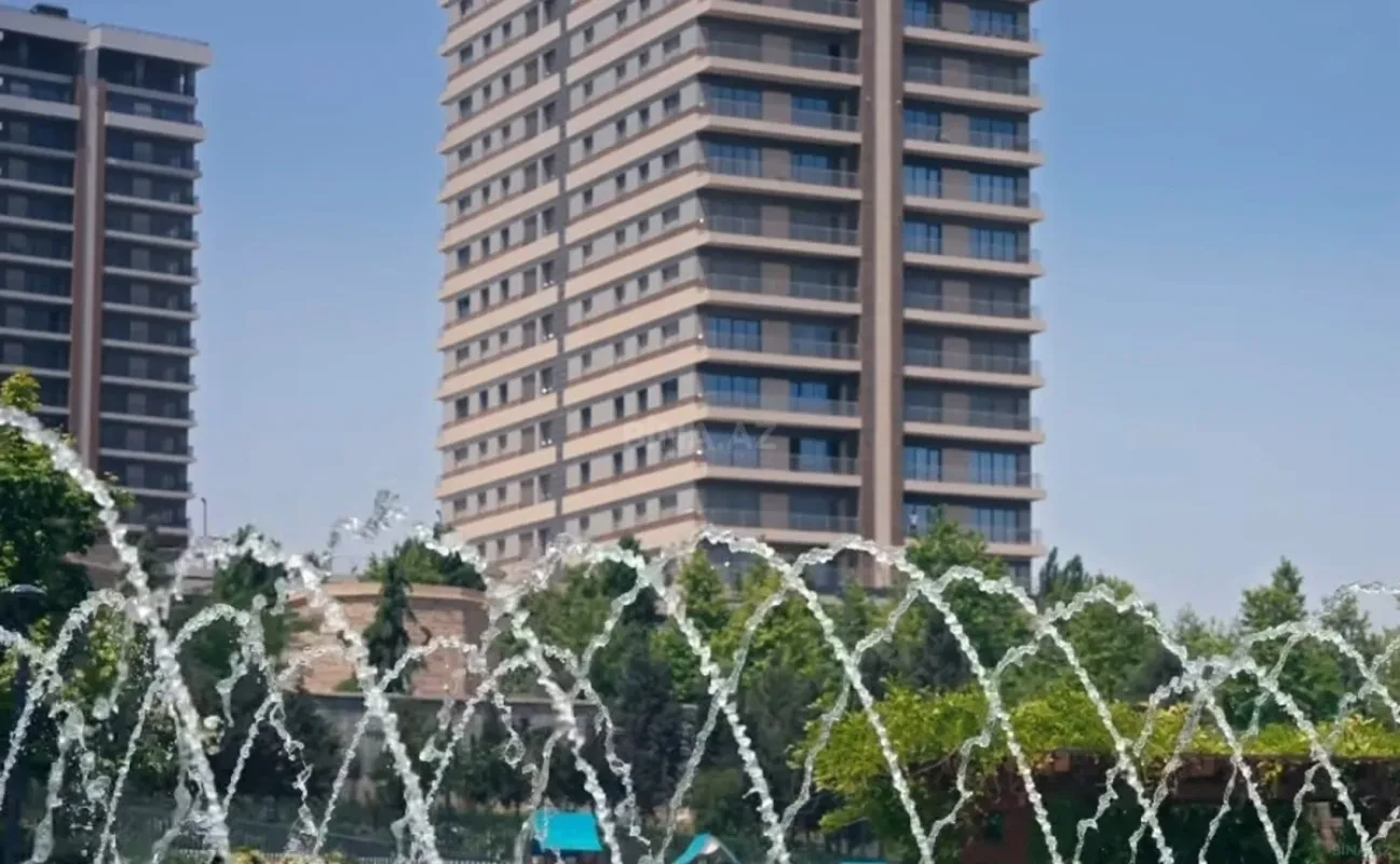 Satılır 4 otaqlı mənzil 190 m²
