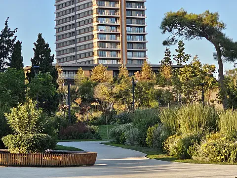 Satılır 4 otaqlı mənzil 190 m²