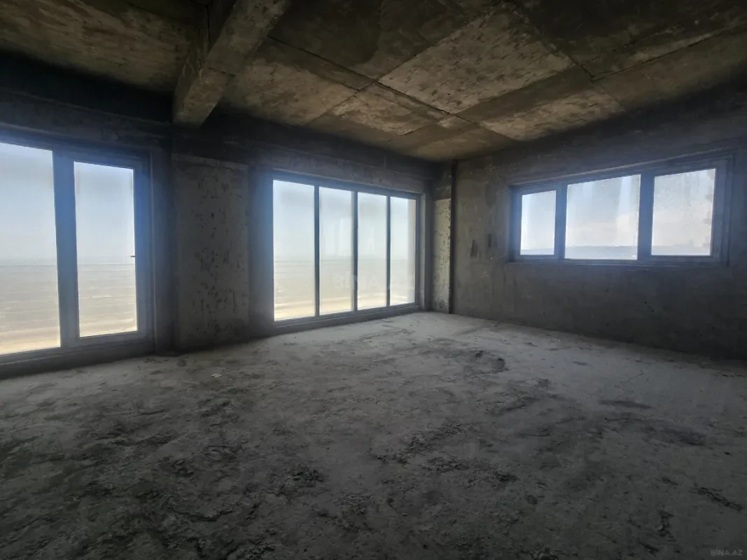 Satılır 4 otaqlı mənzil 190 m²