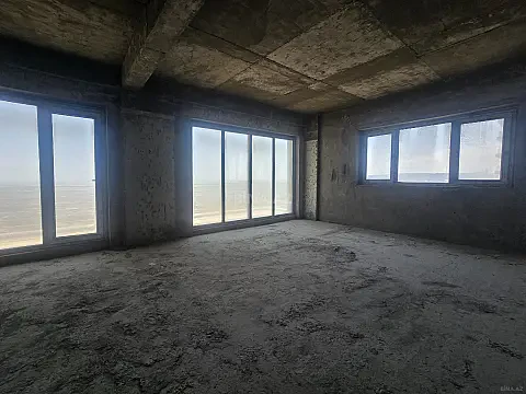 Satılır 4 otaqlı mənzil 190 m²