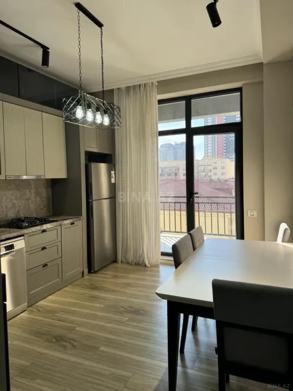 Kirayə verilir 3 otaqlı mənzil 135 m²