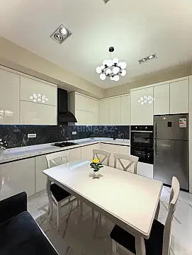 Kirayə verilir 3 otaqlı mənzil 145 m²