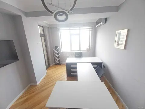 Kirayə verilir 1 otaqlı ofis 20 m²