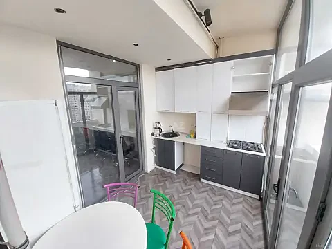 Kirayə verilir 1 otaqlı ofis 20 m²