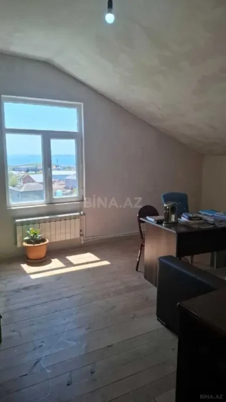 Satılır 6 otaqlı həyət evi 180 m²