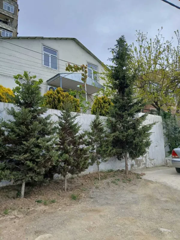 Satılır 6 otaqlı həyət evi 180 m²