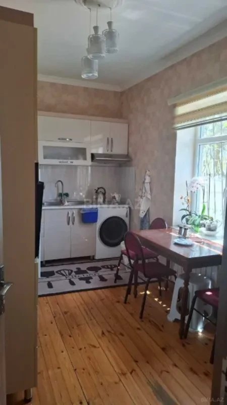 Satılır 6 otaqlı həyət evi 180 m²