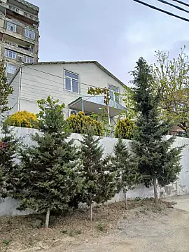 Satılır 6 otaqlı həyət evi 180 m²