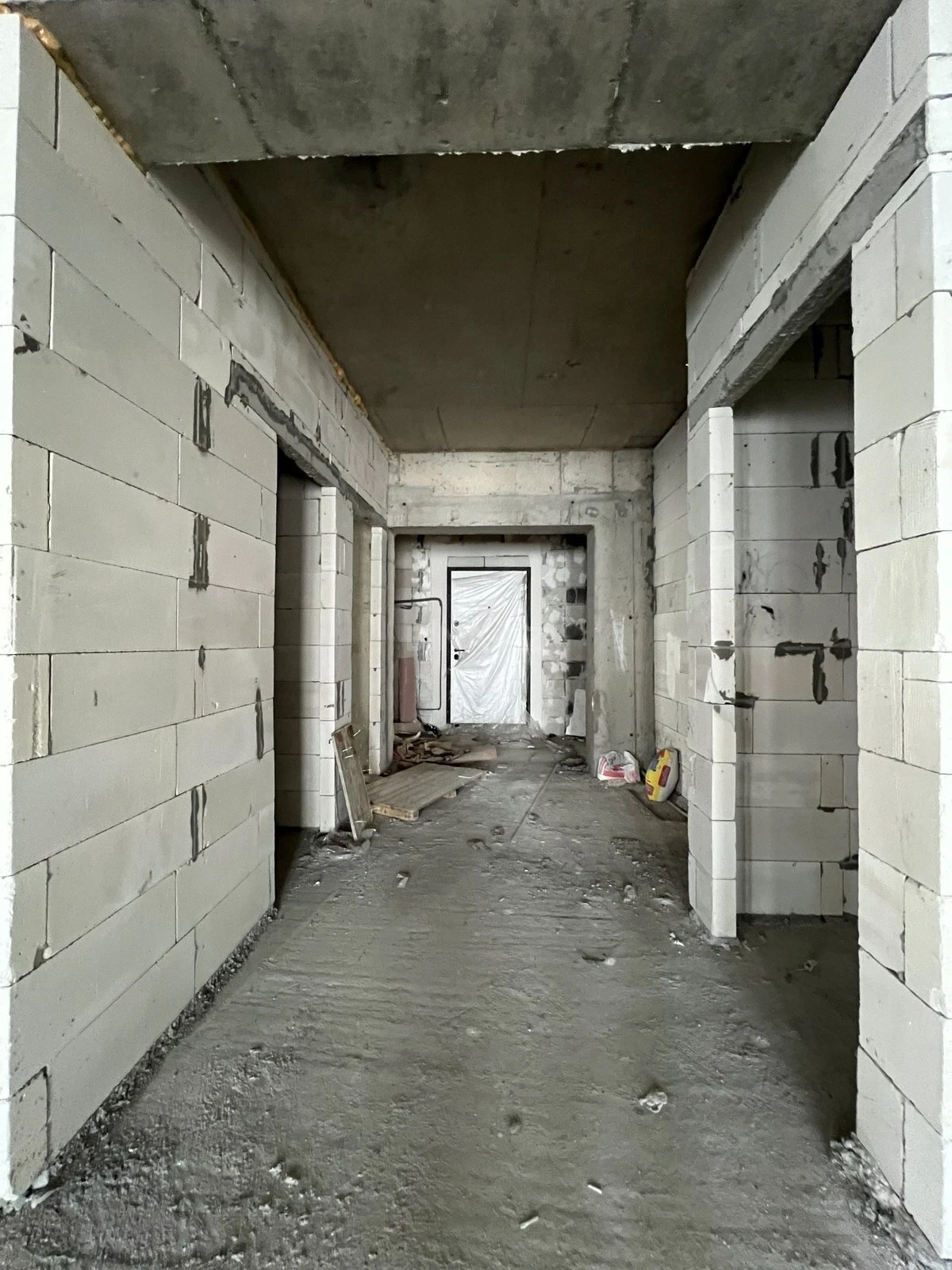 Satılır 5 otaqlı mənzil 303 m²