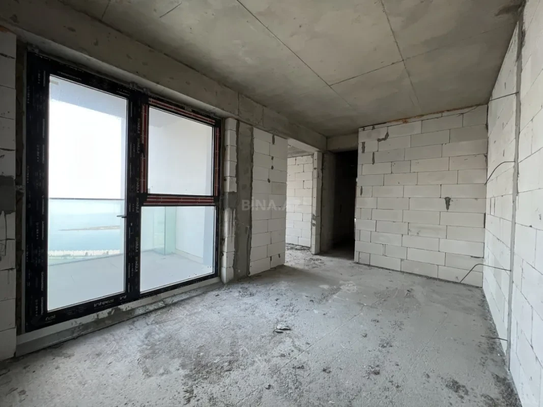 Satılır 5 otaqlı mənzil 303 m²