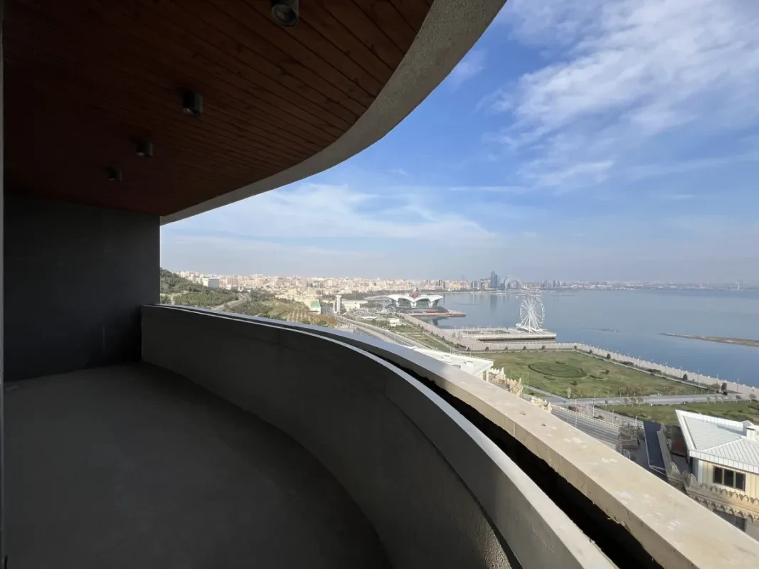 Satılır 5 otaqlı mənzil 303 m²
