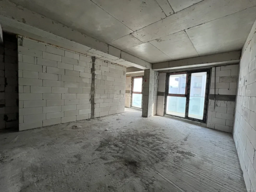 Satılır 5 otaqlı mənzil 303 m²