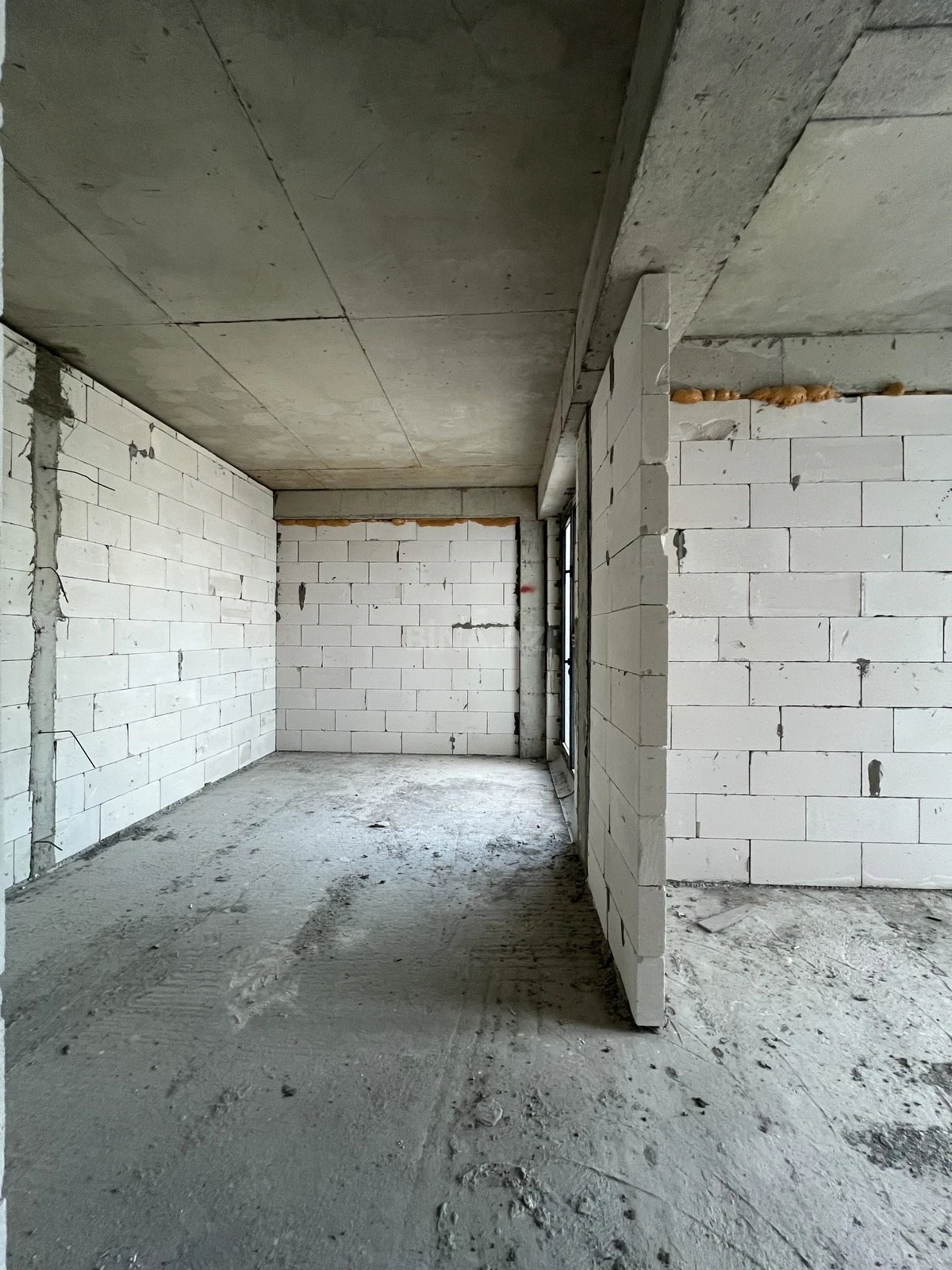 Satılır 5 otaqlı mənzil 303 m²