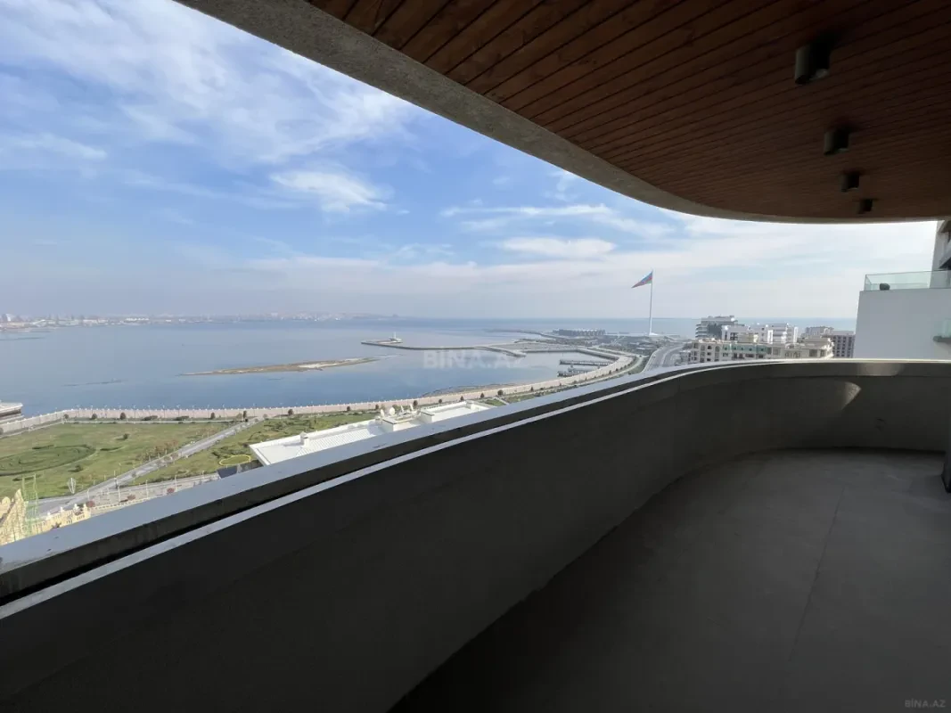 Satılır 5 otaqlı mənzil 303 m²