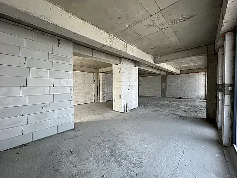 Satılır 5 otaqlı mənzil 303 m²