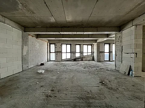 Satılır 5 otaqlı mənzil 303 m²