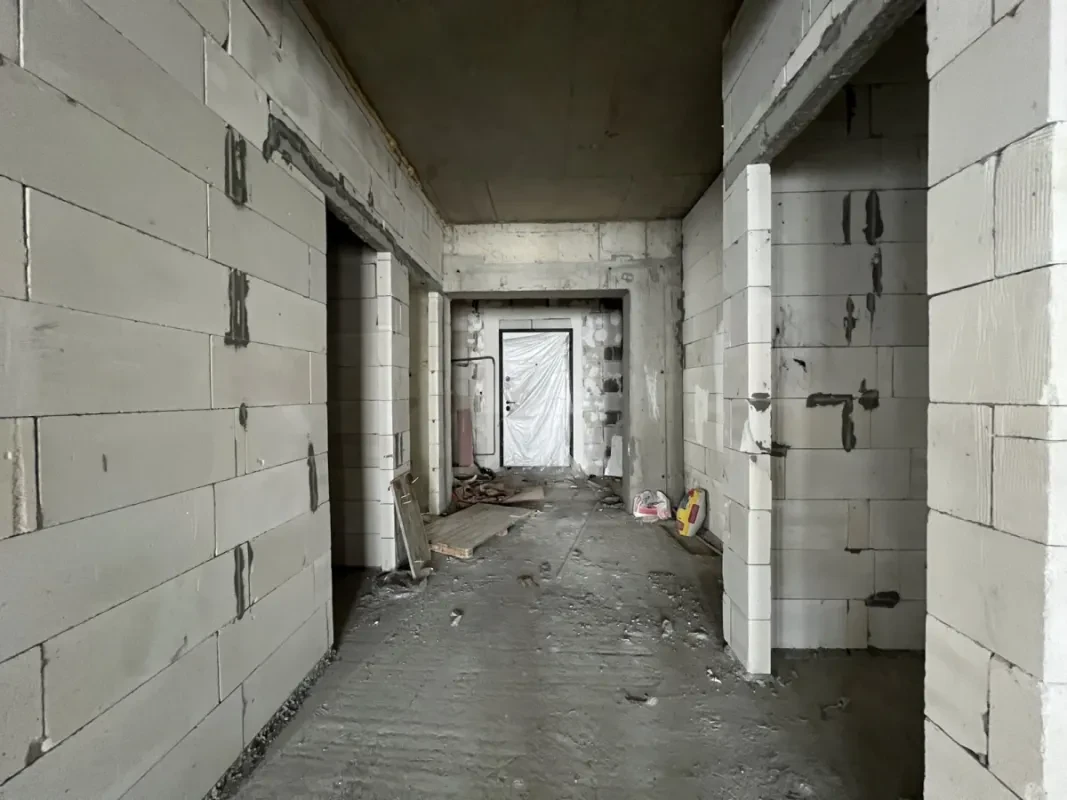 Satılır 5 otaqlı mənzil 303 m²