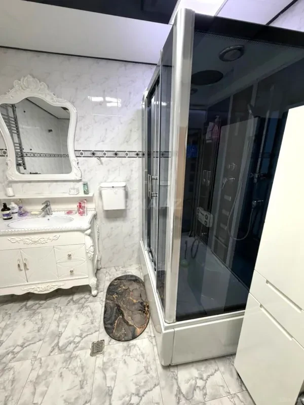 Satılır 5 otaqlı mənzil 130 m²
