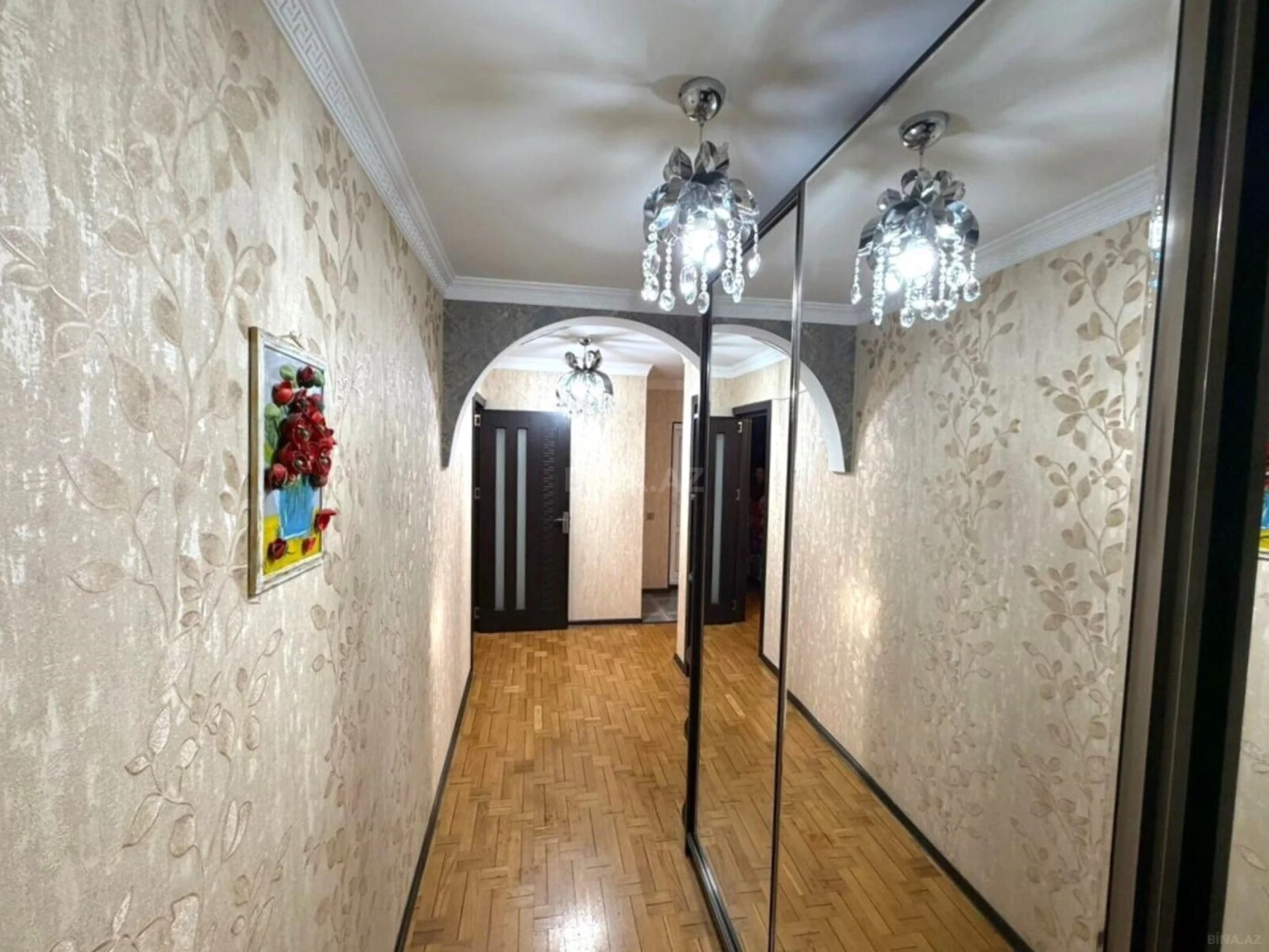 Satılır 5 otaqlı mənzil 130 m²