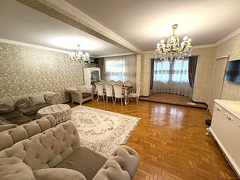 Satılır 5 otaqlı mənzil 130 m²