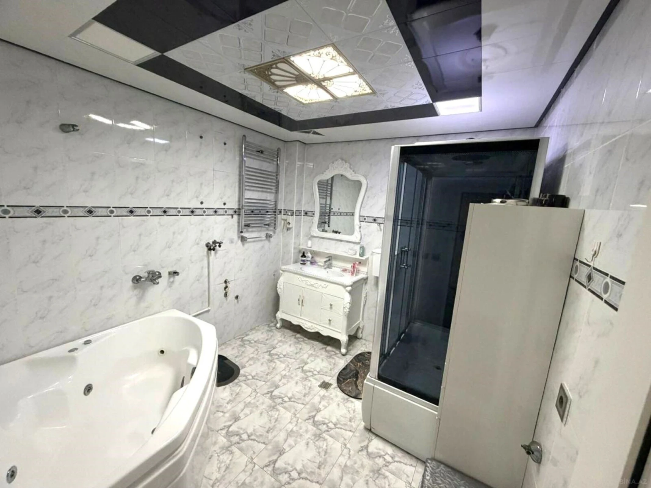 Satılır 5 otaqlı mənzil 130 m²