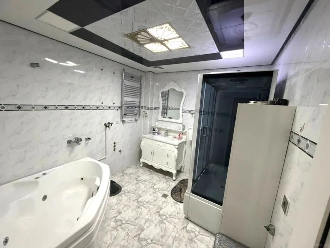 Satılır 5 otaqlı mənzil 130 m²