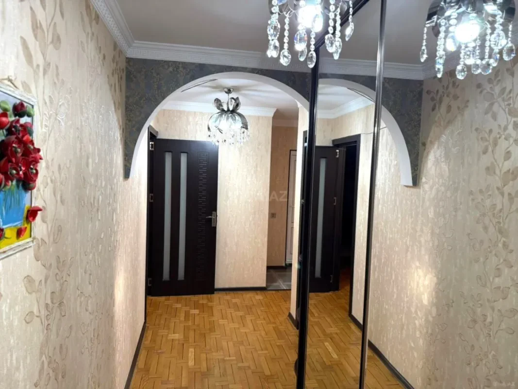 Satılır 5 otaqlı mənzil 130 m²