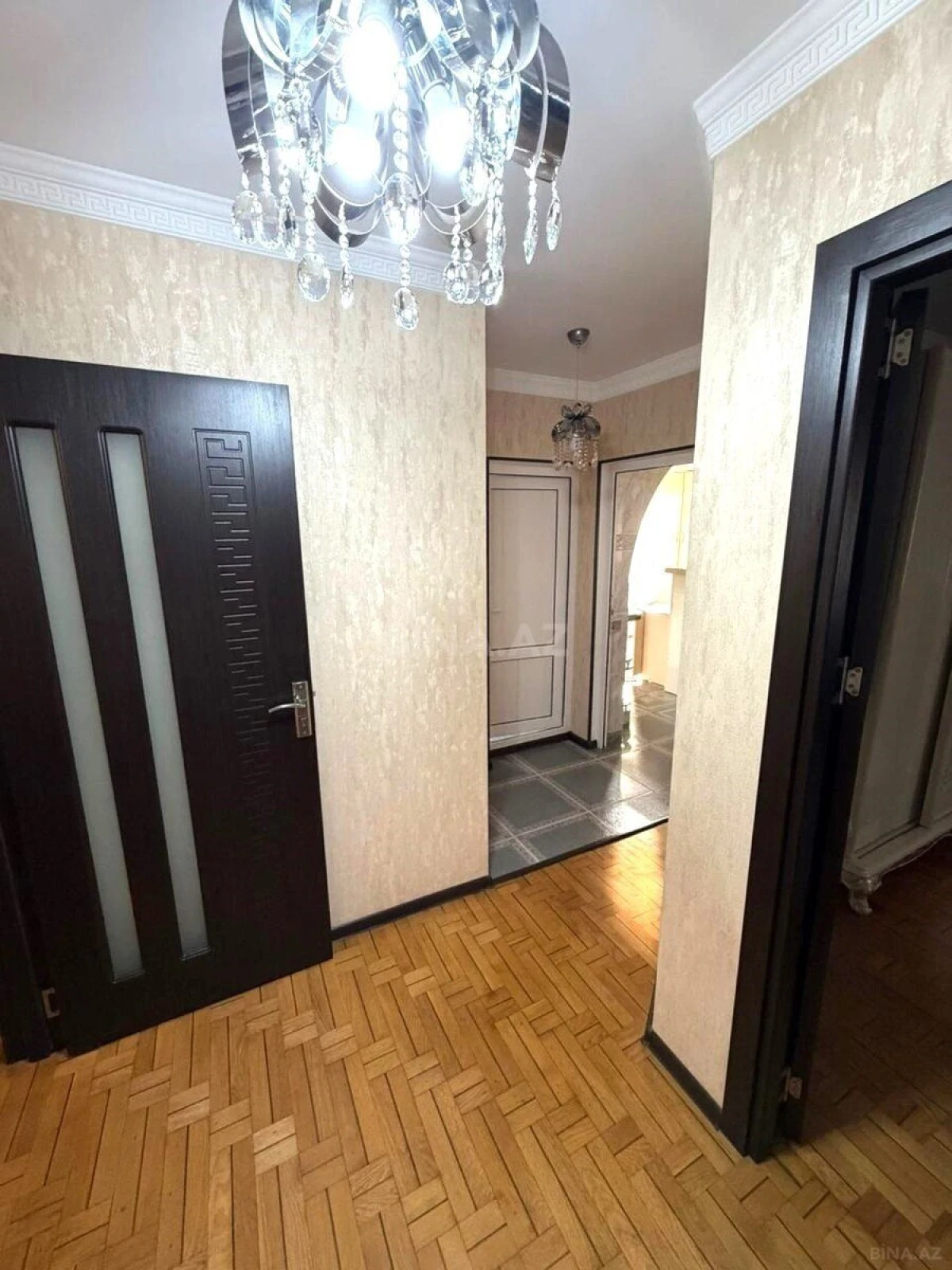 Satılır 5 otaqlı mənzil 130 m²