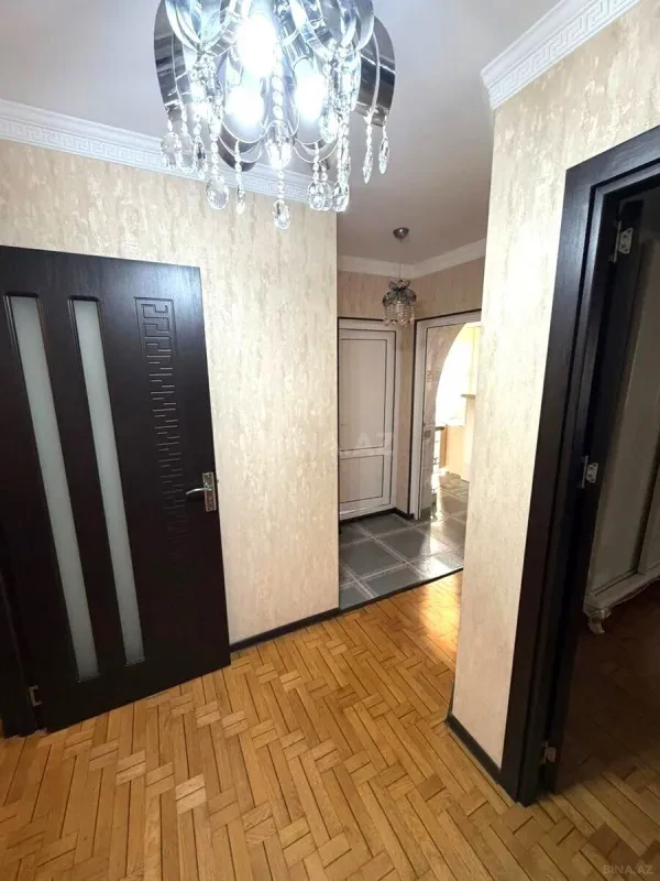 Satılır 5 otaqlı mənzil 130 m²
