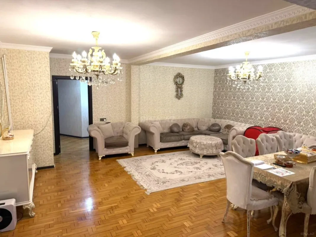 Satılır 5 otaqlı mənzil 130 m²
