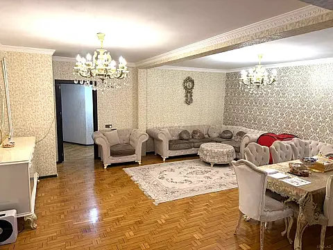 Satılır 5 otaqlı mənzil 130 m²