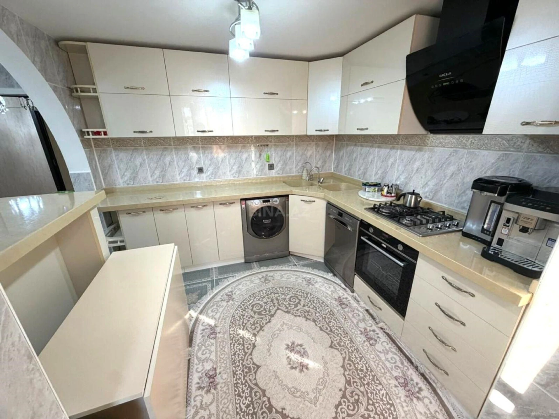 Satılır 5 otaqlı mənzil 130 m²