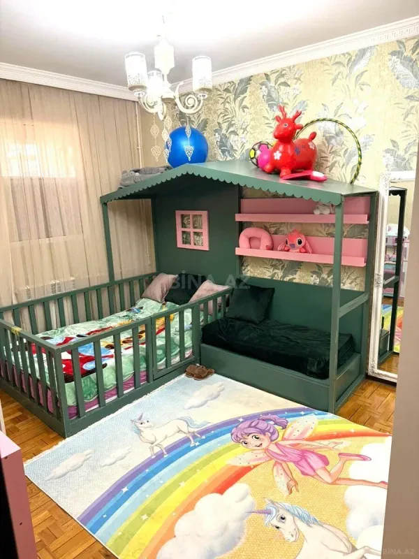 Satılır 5 otaqlı mənzil 130 m²