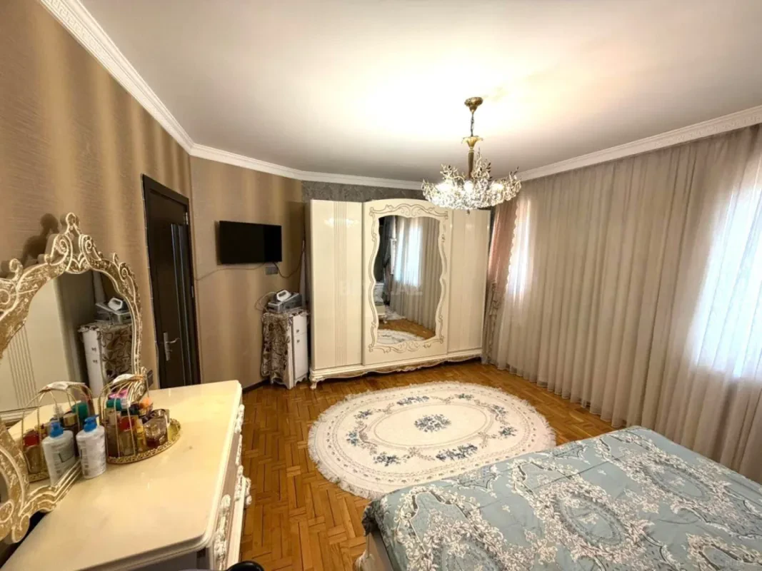 Satılır 5 otaqlı mənzil 130 m²