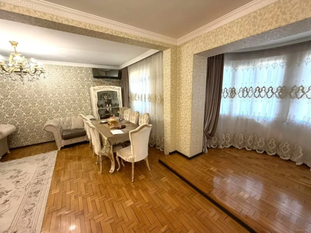 Satılır 5 otaqlı mənzil 130 m²