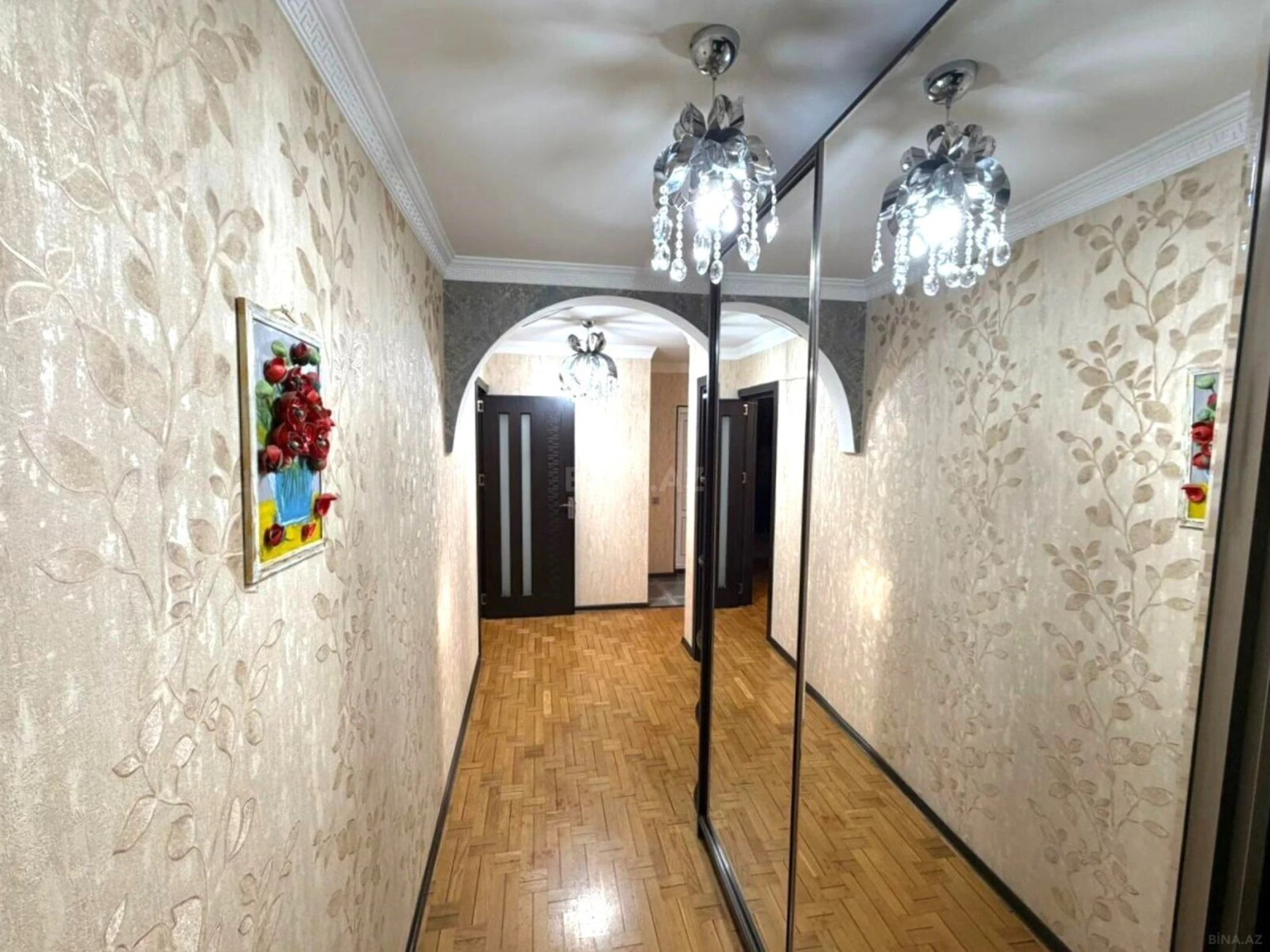 Satılır 5 otaqlı mənzil 130 m²