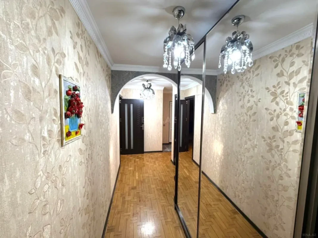 Satılır 5 otaqlı mənzil 130 m²