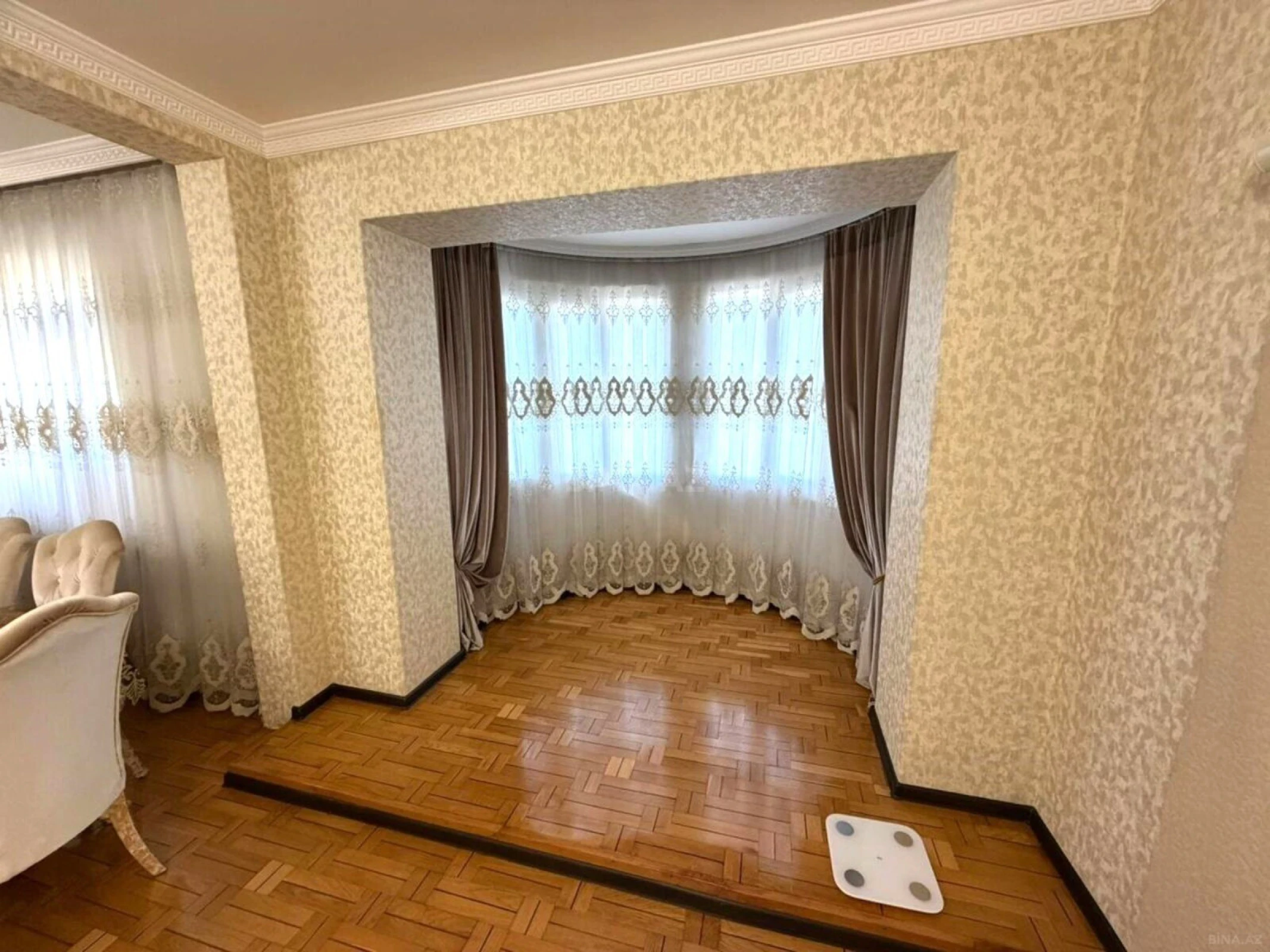 Satılır 5 otaqlı mənzil 130 m²
