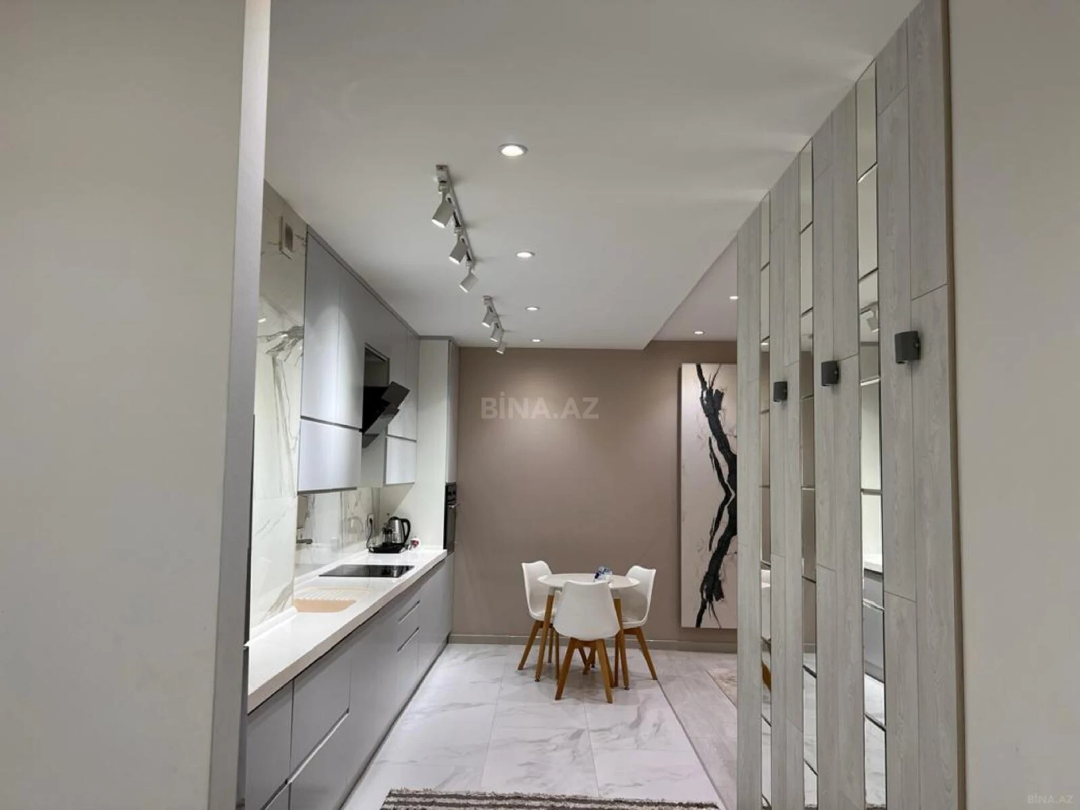 Kirayə verilir 2 otaqlı mənzil 98 m²