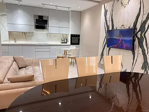 Kirayə verilir 2 otaqlı mənzil 98 m²